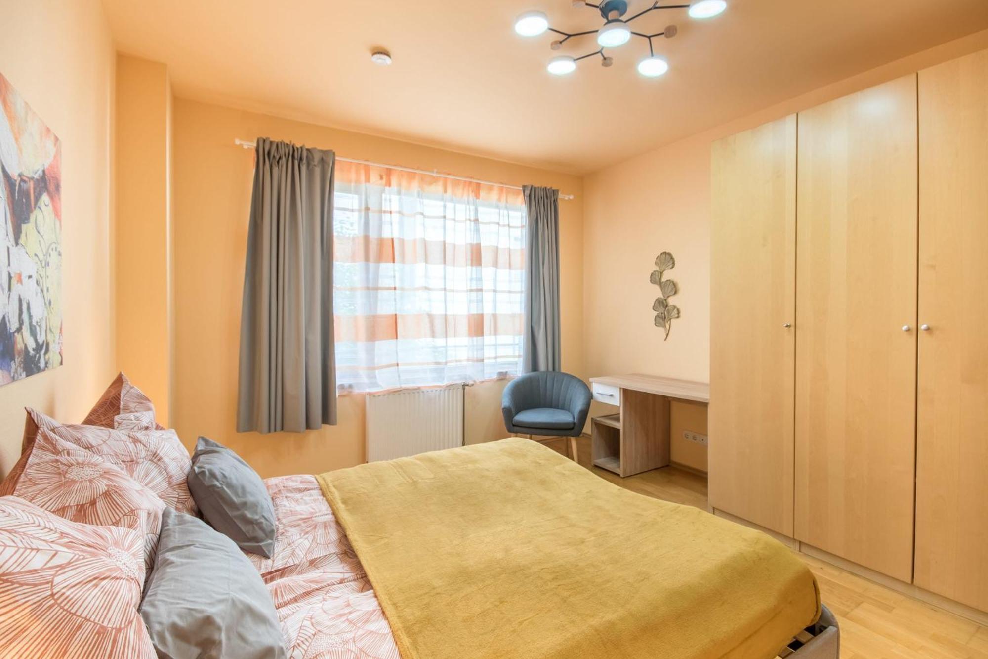 Very Central - Large - Balcony - Comfy Apartment *